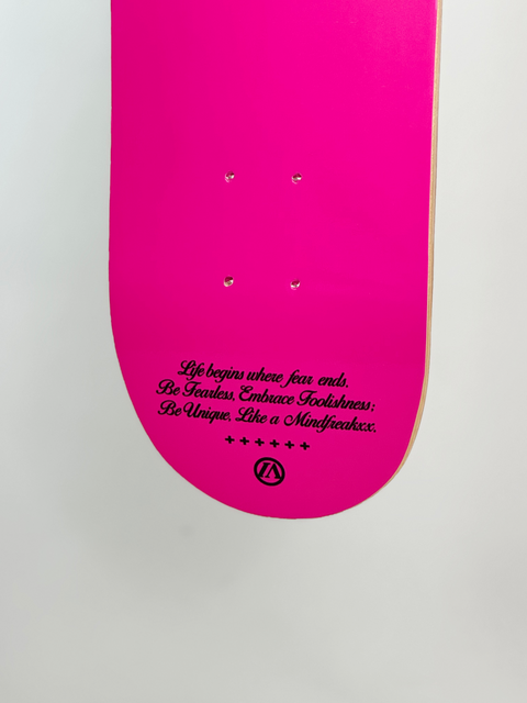 MINDFREAKXX TRIUMPH CREST SKATEBOARD