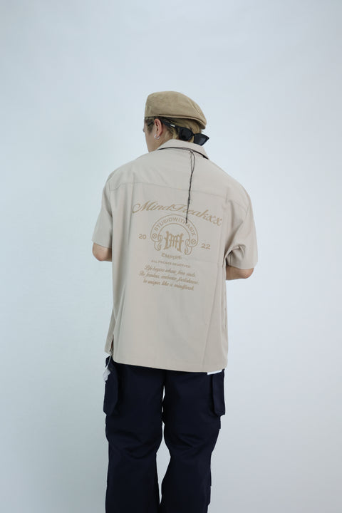 TRIUMPH CREST CAMP COLLAR SHIRT (SAND GOLD)